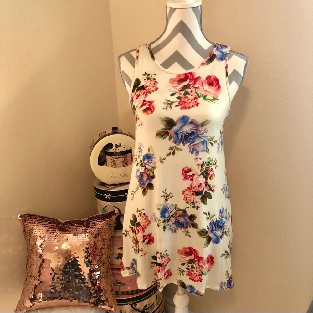 One Clothing Soft Cream Floral Tunic Small